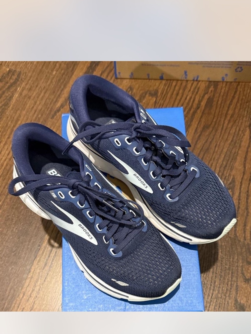 NWT women’s size 6 brooks running shoe Ghost 15